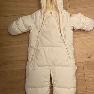 Baby Gap 0-3 quilted white snowsuit